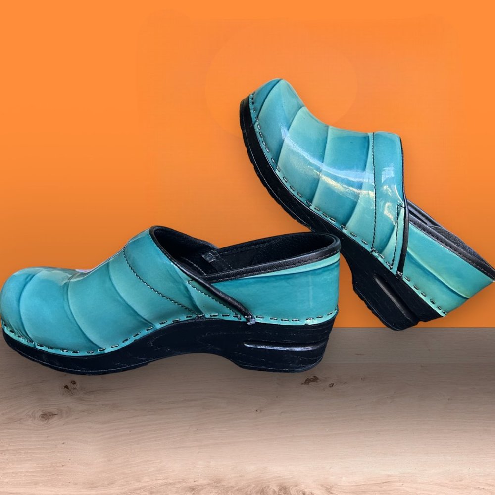 Sanita - turquoise ombré patent leather professional clogs - LIKE NEW